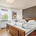 3 Bedroom Awesome In *
