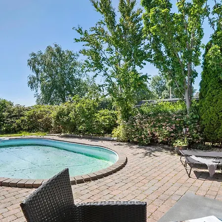 3 Bedroom Awesome In *