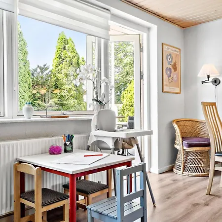 3 Bedroom Awesome In Holiday home *