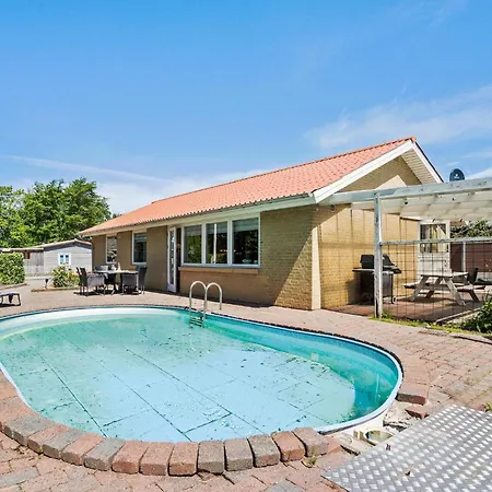 3 Bedroom Awesome In *