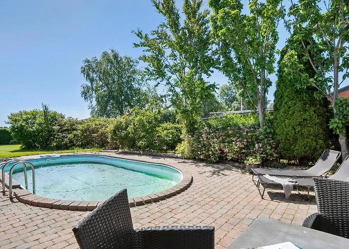 3 Bedroom Awesome In *