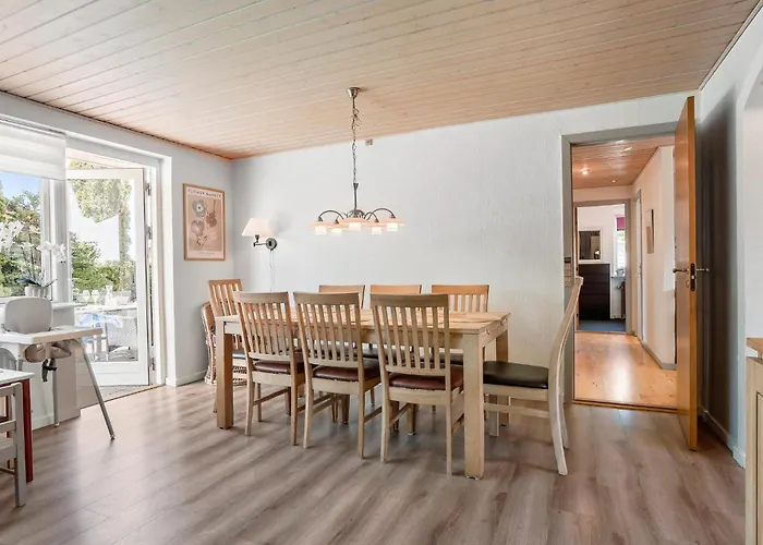 3 Bedroom Awesome In 펜션 Videbæk
