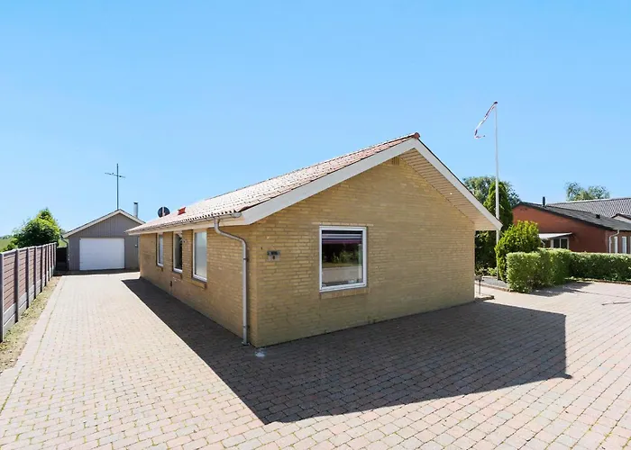 3 Bedroom Awesome In * Videbæk